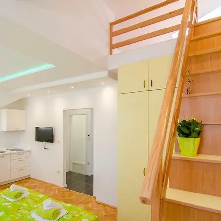 Old Town Center Σπλιτ