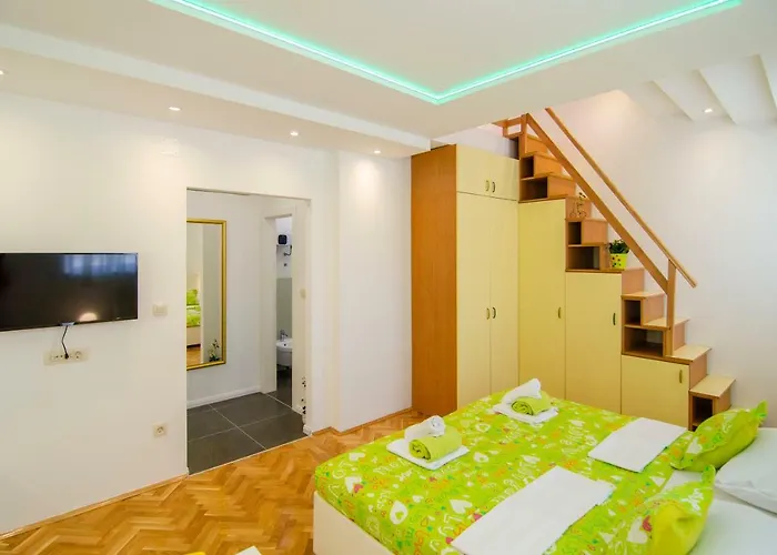 Old Town Center Pensión 4*